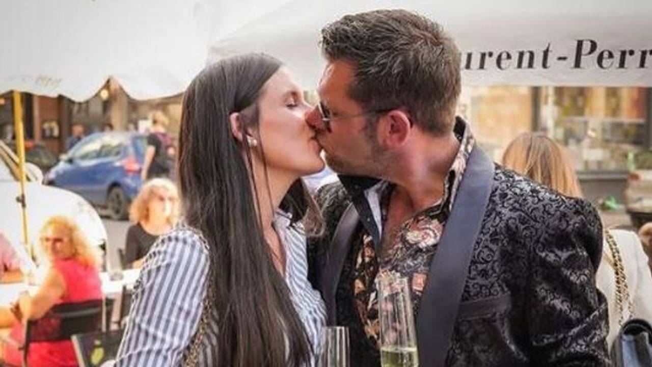 Dennis Schick kommt am 14. Mai 2022 mit seiner Freundin Sandra ins Restaurant von Sternekoch Maximilian Lorenz in Köln.
Das Foto wurde EXPRESS.de von Dennis Schick zur Berichterstattung honorarfrei zur Verfügung gestellt.
Foto: privat/Schick