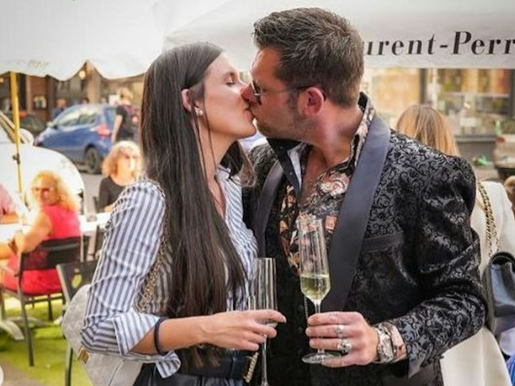 Dennis Schick kommt am 14. Mai 2022 mit seiner Freundin Sandra ins Restaurant von Sternekoch Maximilian Lorenz in Köln.
Das Foto wurde EXPRESS.de von Dennis Schick zur Berichterstattung honorarfrei zur Verfügung gestellt.
Foto: privat/Schick