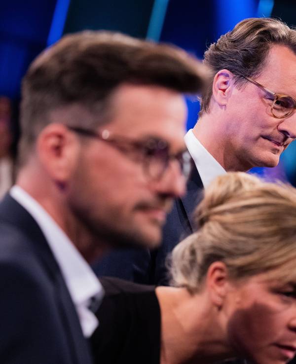 In der „Wahlarena“ trafen (v.l.) Thomas Kutschaty (SPD), Mona Neubaur (Grüne), Hendrik Wüst (CDU), Joachim Stamp (FDP) und Markus Wagner (AfD, nicht im Foto) am 3. Mai 2022 in Köln aufeinander.