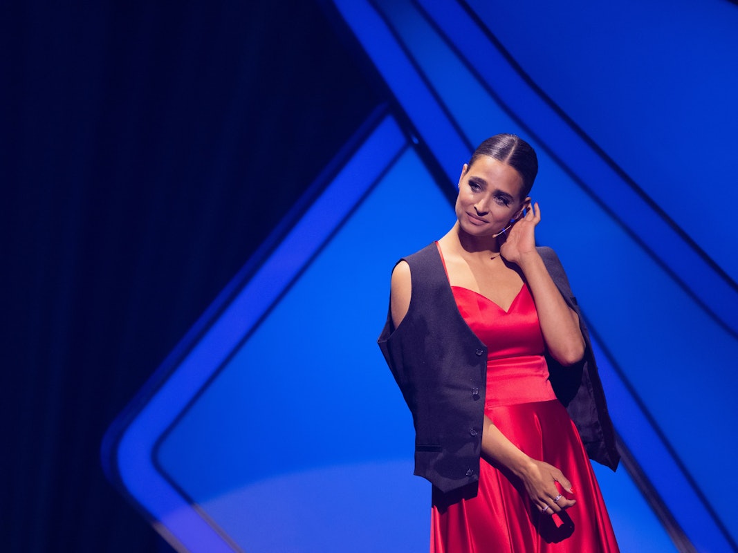Amira Pocher, Moderatorin, steht in der RTL-Tanzshow «Let's Dance» im Coloneum.