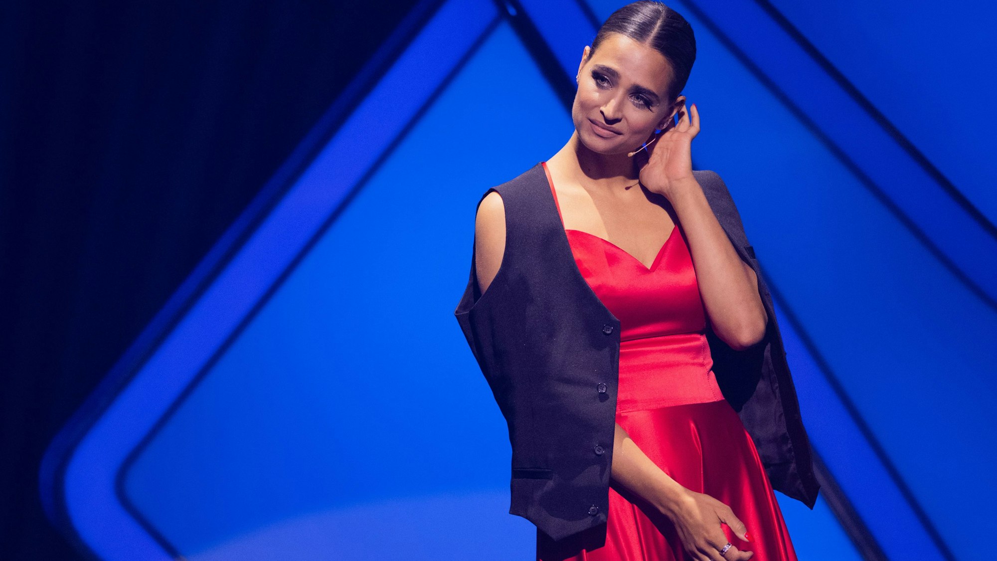 Amira Pocher, Moderatorin, steht in der RTL-Tanzshow «Let's Dance» im Coloneum.