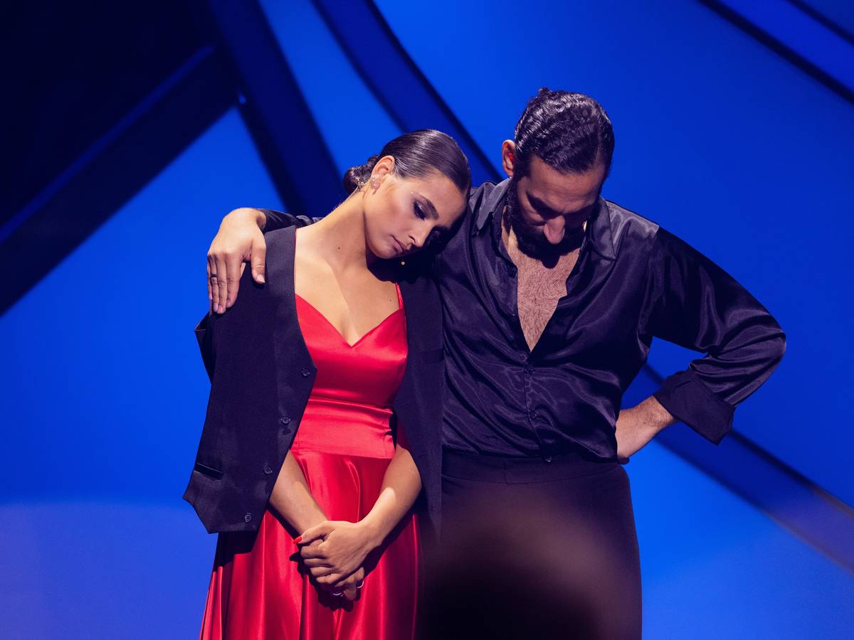 Amira Pocher und Massimo Sinató stehen gemeinsam auf der „Let's Dance“-Bühne.
