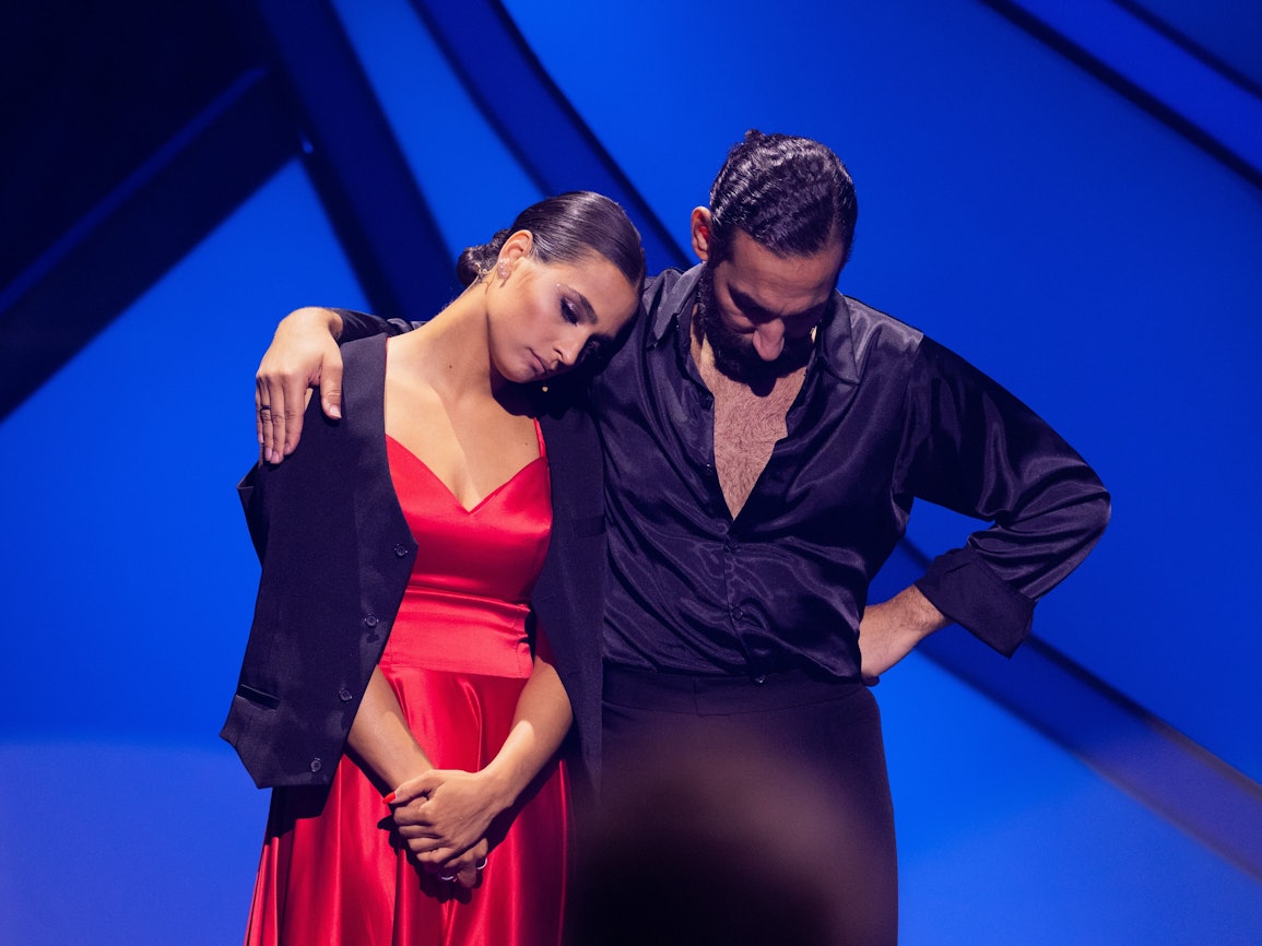 Amira Pocher und Massimo Sinató stehen gemeinsam auf der „Let's Dance“-Bühne.