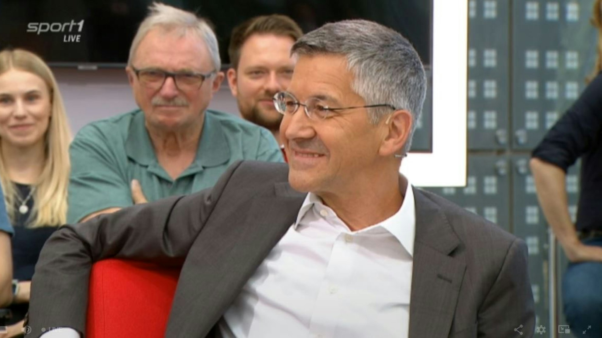 Bayern-Präsident Herbert Hainer im Doppelpass.