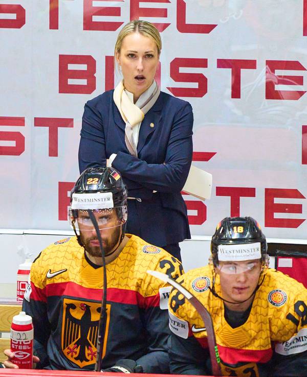 Jessica Campbell ist Assistenz-Trainerin bei der deutschen Eishockey-Nationalmannschaft.