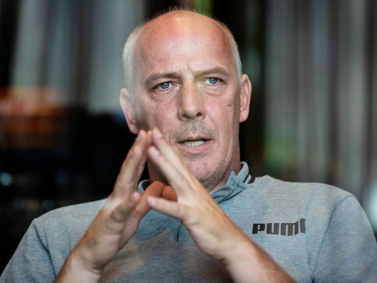 Mario Basler bei einem Interviewtermin am 27. August 2019 mit gefalteten Händen.