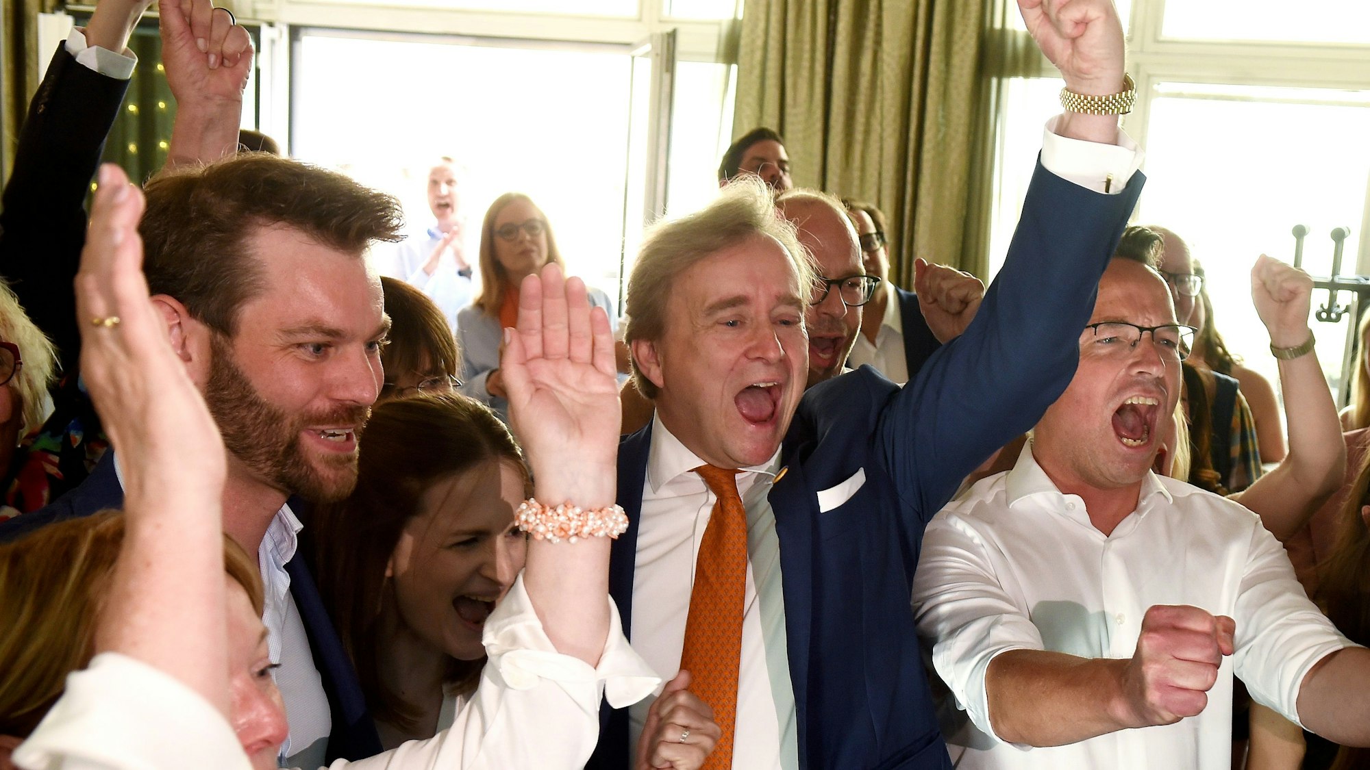 CDU jubelt in Köln über den Sieg in Nordrhein-Westfalen.