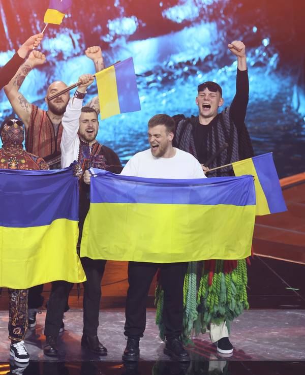 Das Kalush Orchestra aus der Ukraine jubelt über den Gewinn des Eurovision Song Contest (ESC) am 14. Mai 2022.