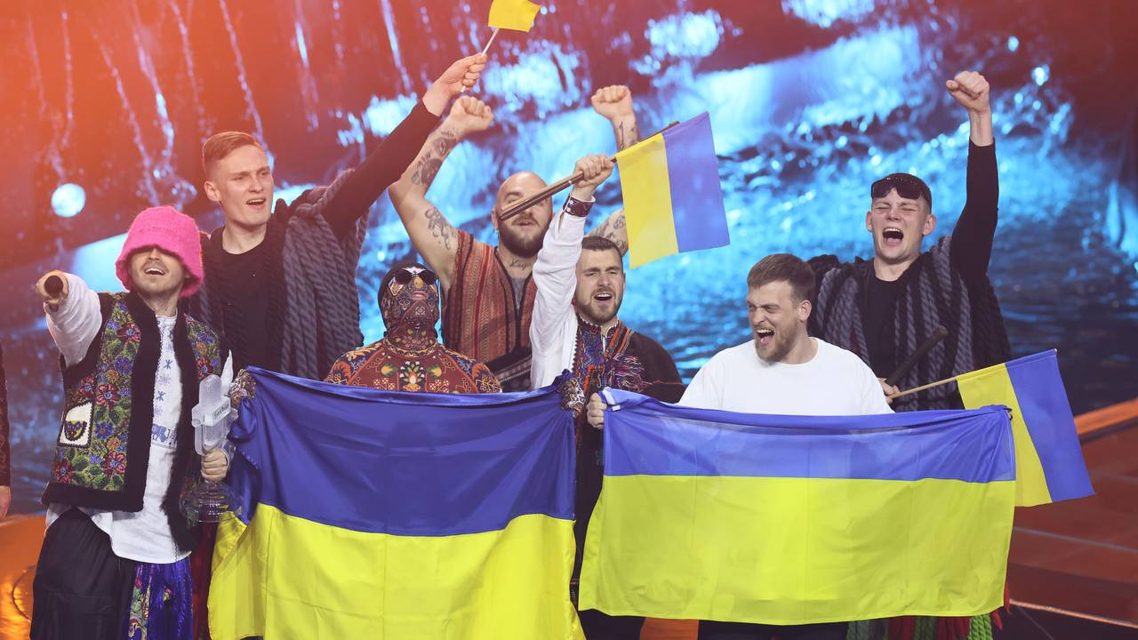 Das Kalush Orchestra aus der Ukraine jubelt über den Gewinn des Eurovision Song Contest (ESC) am 14. Mai 2022.