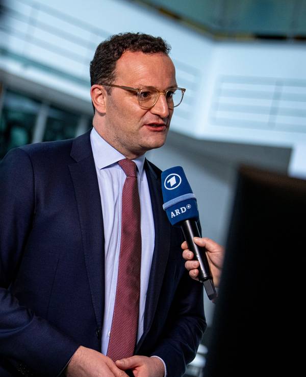 Jens Spahn (CDU) sieht den amtierenden NRW-Ministerpräsidenten Hendrik Wüst als klaren Wahlsieger und attestiert der SPD einen Schock angesichts der historischen Schlappe.