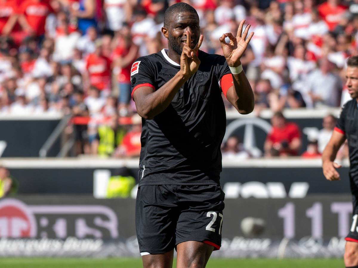 Anthony Modeste trifft für den 1. FC Köln gegen Stuttgart.