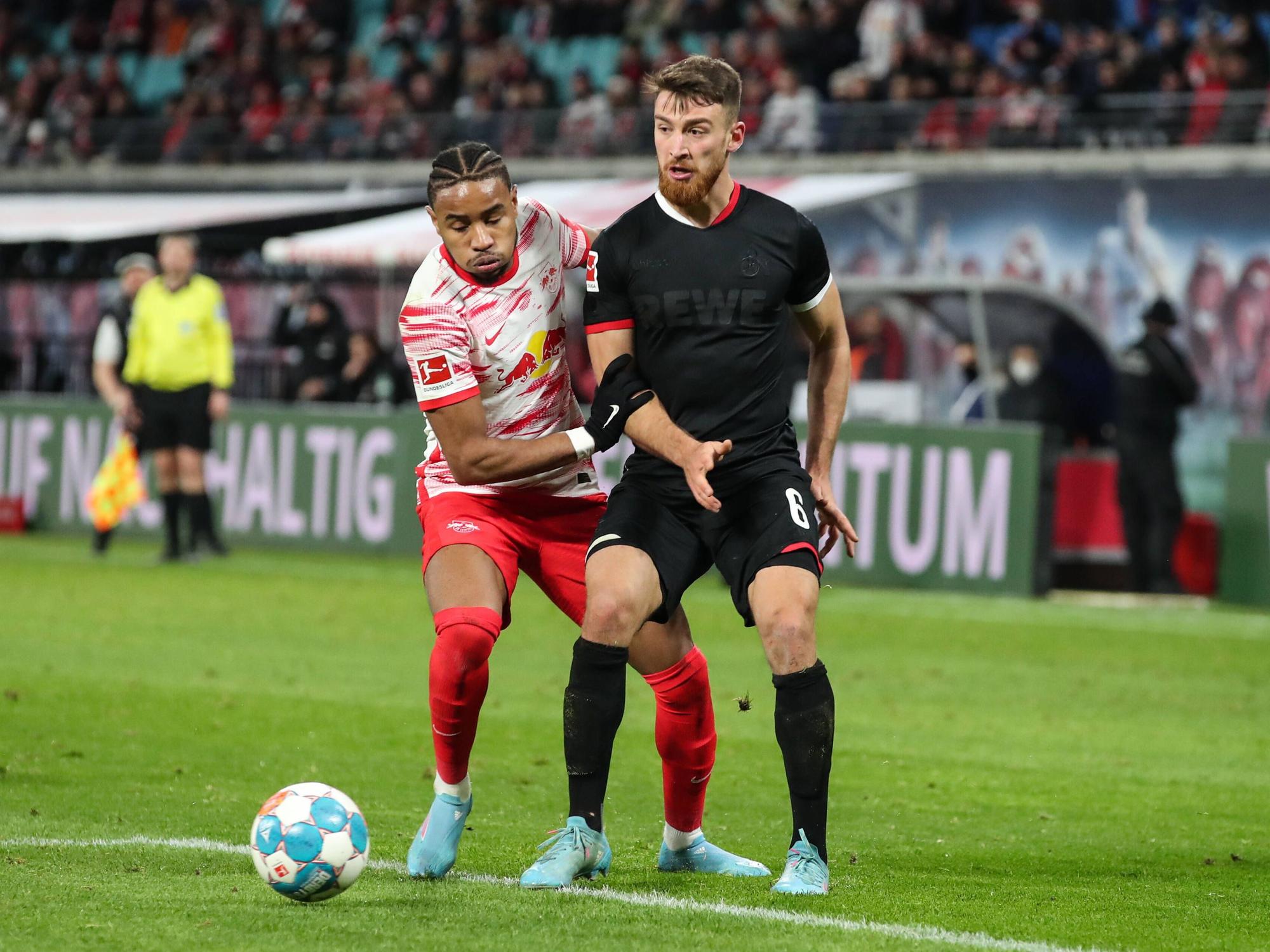 Christopher Nkunku gegen Salih Özcan.