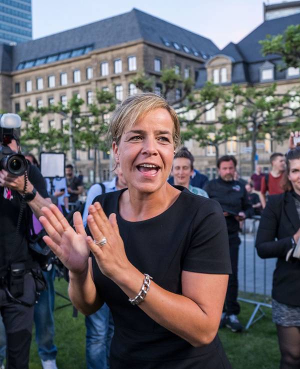 Mona Neubaur freut sich über den Erfolg der Grünen in NRW.