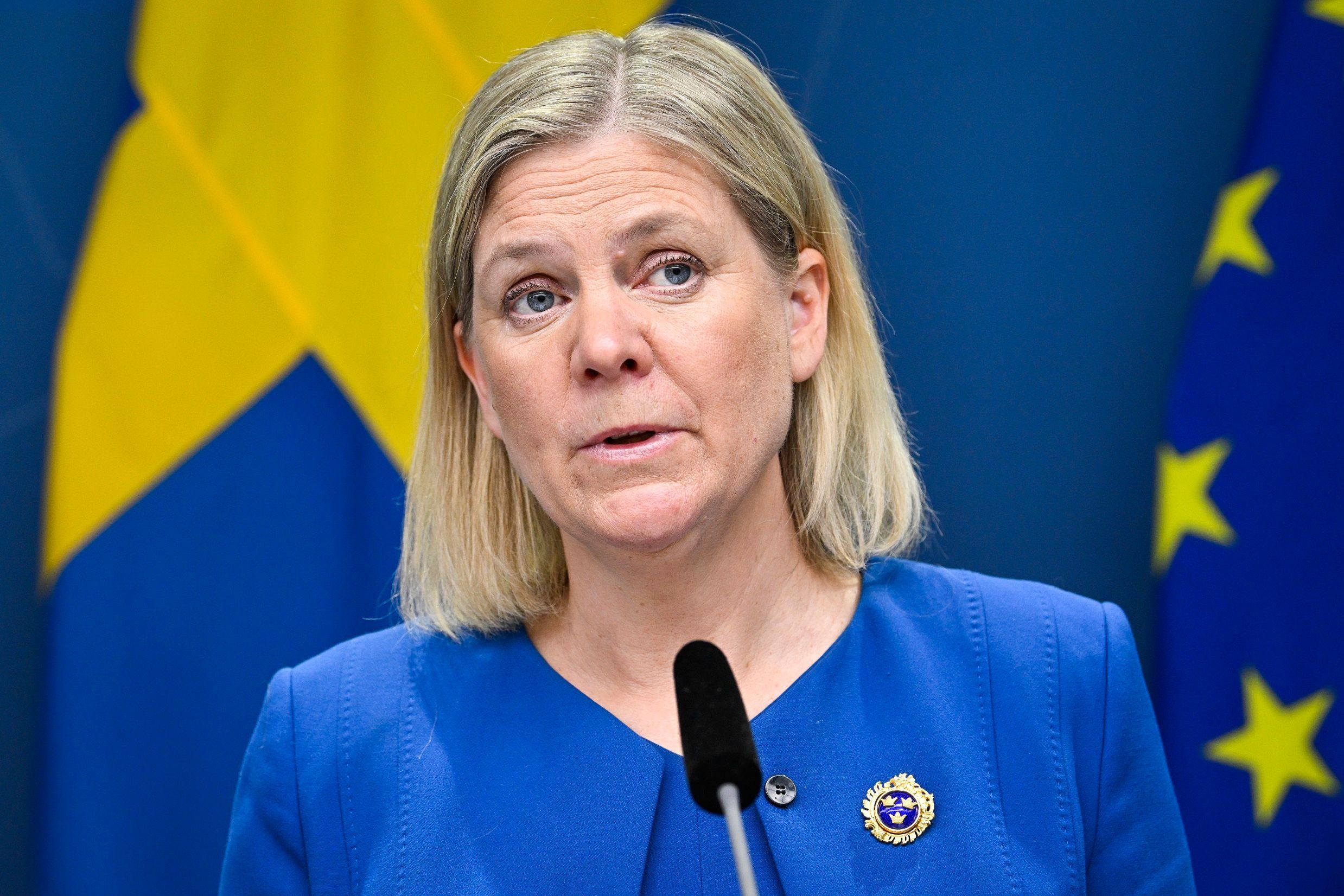 Das Bild zeigt Magdalena Andersson bei einer Pressekonferenzrede am 16. Mai 2022 bezüglich des Antrag sder Nato-Mitgliedschaft.