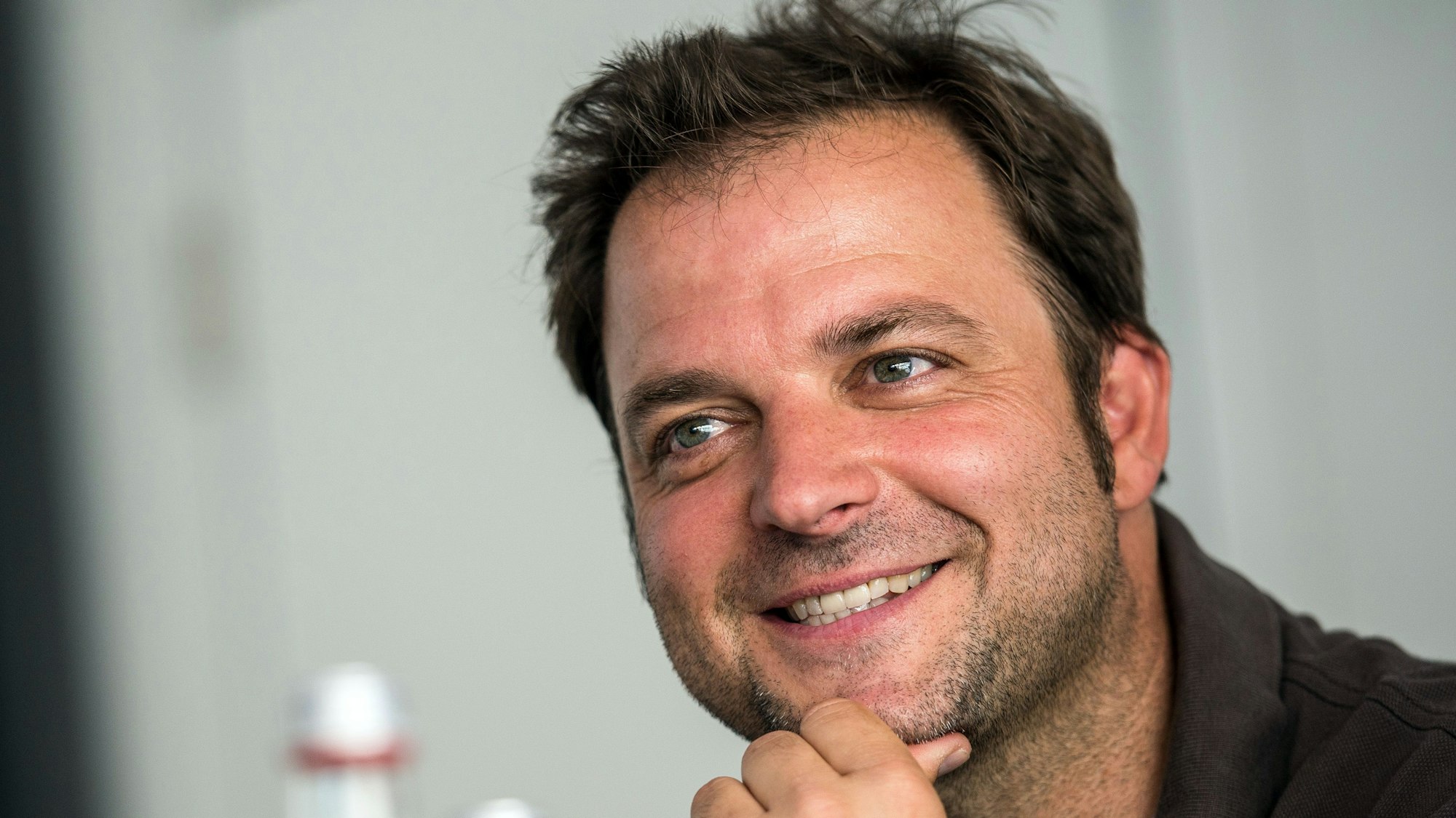 Hundeprofi Martin Rütter ist 2022 Kandidat und Moderator bei der RTL-Show „Der König der Kindsköpfe“.