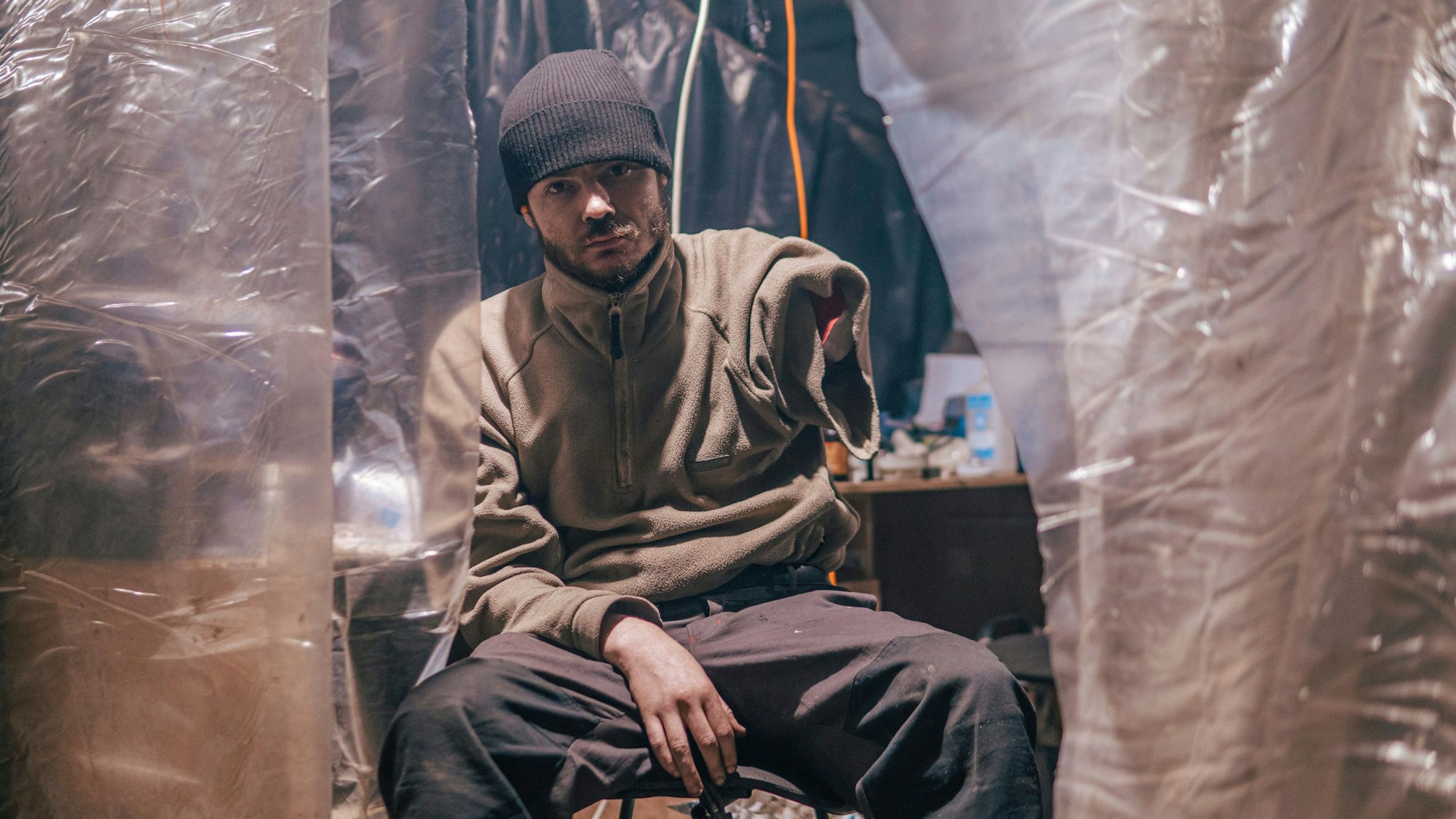 Ein schwer verwundeter Soldat des Regiment Asow, gefangen im Stahlwerk von Asovstal, am 10. Mai: Nach Schätzungen befinden sich rund 600 verwundete ukrainische Soldatinnen und Soldaten in dem von den Besatzern eingekesselten Azovstal-Stahlwerk in Mariupol.