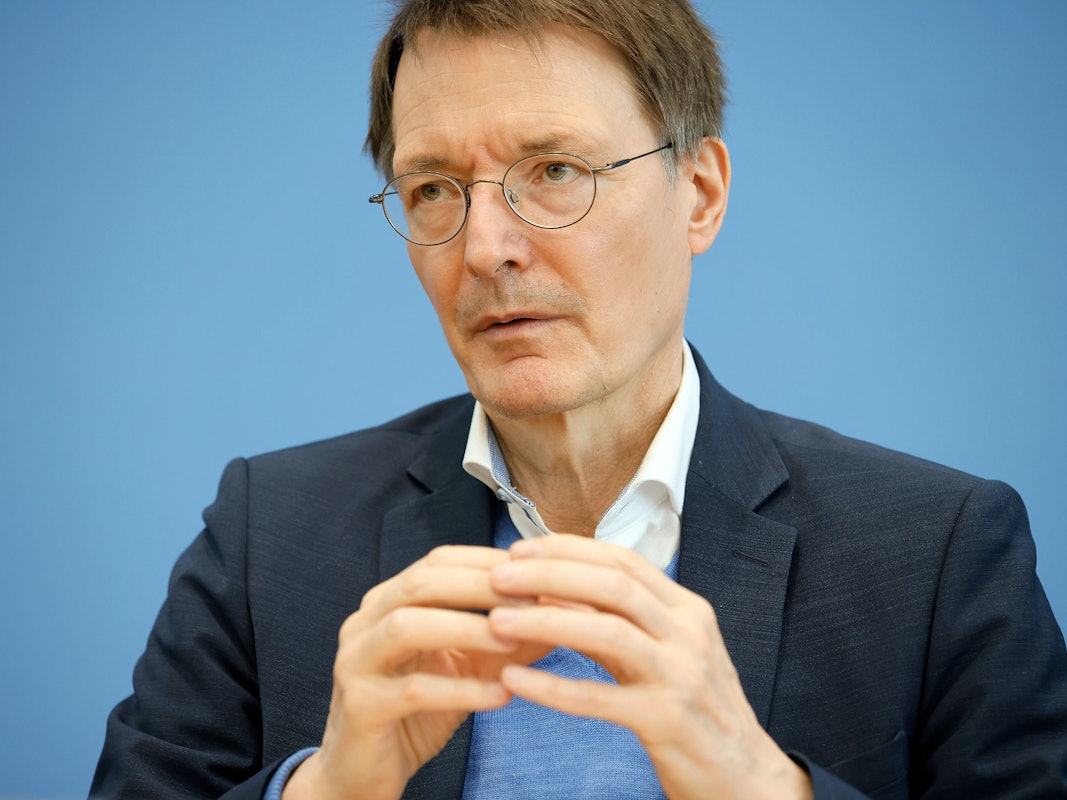 Karl Lauterbach (SPD), Bundesminister für Gesundheit, spricht am 8. April 2022 bei einer Pressekonferenz zur weiteren Entwicklung der Corona-Lage teil.