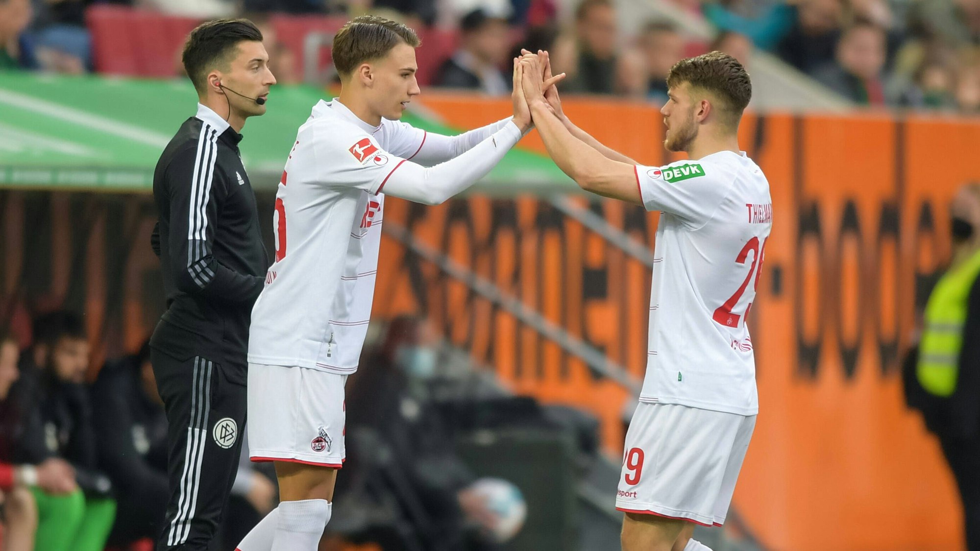 Bei Kölns Sieg in Augsburg am 30. April 2022 wurde Tim Lemperle (l.) für Jan Thielmann eingewechselt.