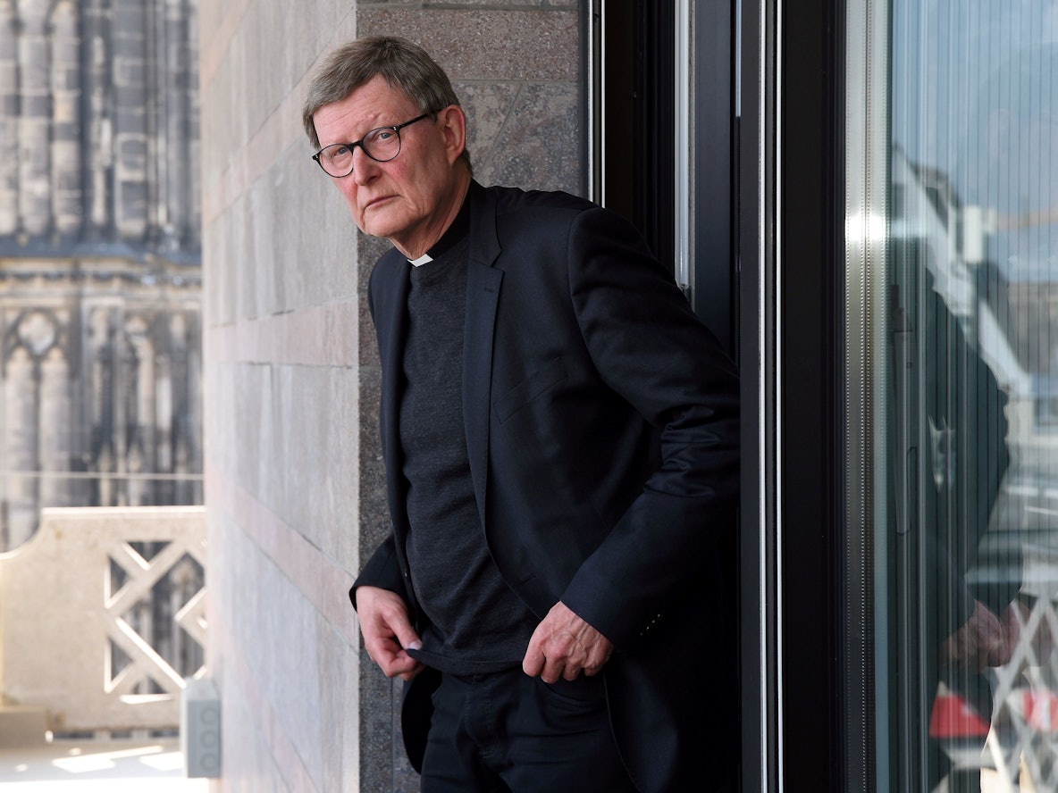 Kardinal Woelki auf dem Balkon des Domforums