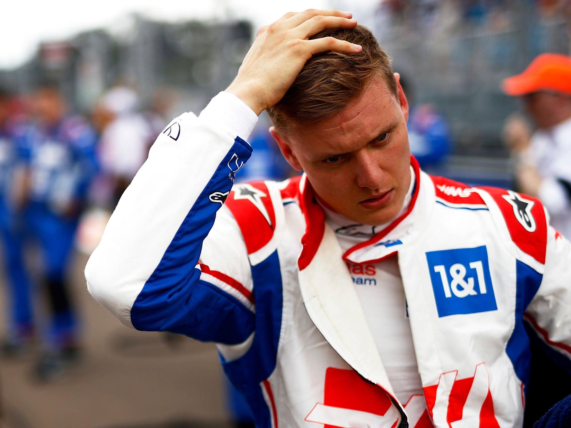 Mick Schumacher auf der Rennstrecke kurz vor dem Rennstart beim Grand Prix in Miami.