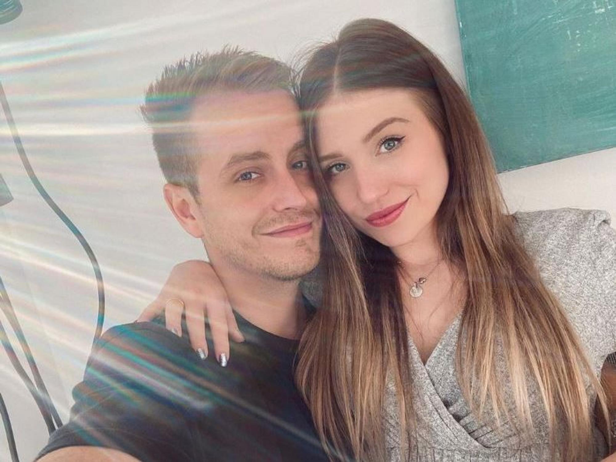 Das Selfie mit ihrem Mann Julian (@Julienco) lud Influencerin Bibi Claßen, bekannt als BibisBeautyPalace, am 1. August 2020 auf ihrem Instagram-Kanal hoch. EXPRESS.de hat einen Screenshot zur Berichterstattung über Bibi gemacht.
Foto: instagram.com/bibisbeautypalace