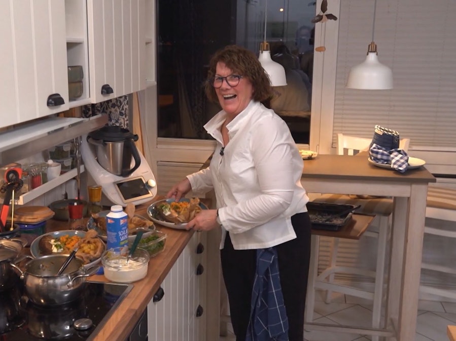 Bärbel kocht beim „Perfekten Dinner“ auf Vox am 16. Mai 2022.