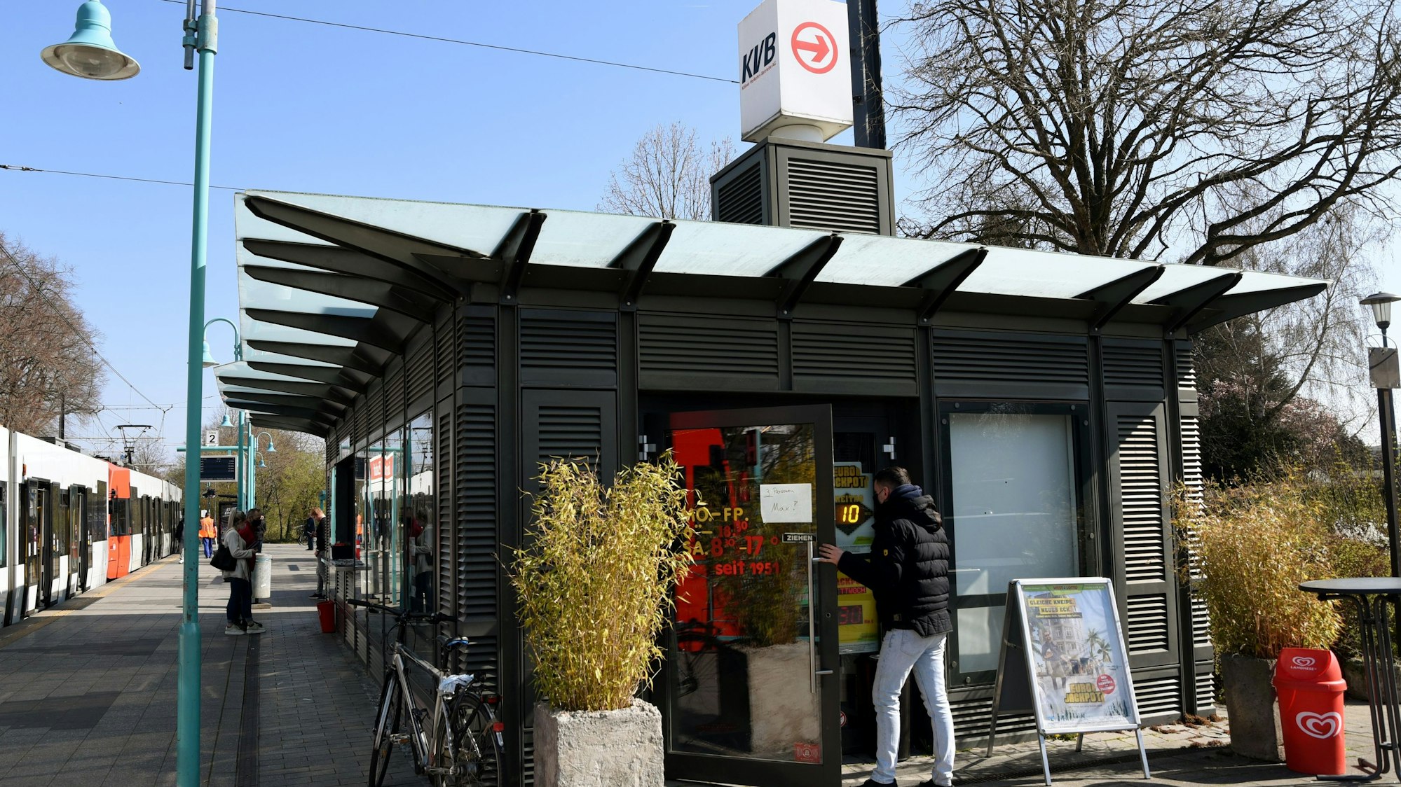 Kiosk Meurer in Porz-Zündorf von außen.