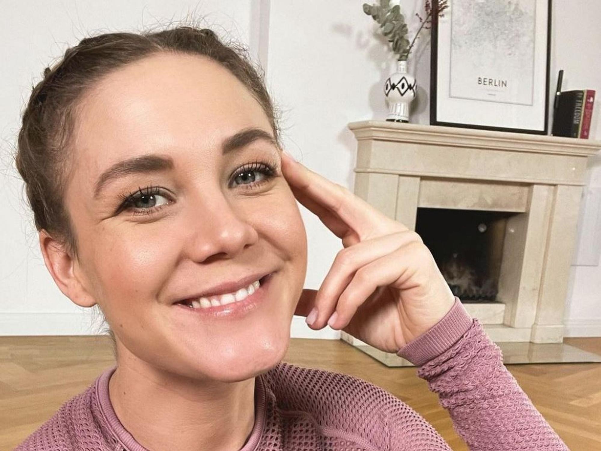 Alina Merkau hat das Selfie am 21. JANUAR 2021 auf ihrem Instagram-Kanal hochgeladen.