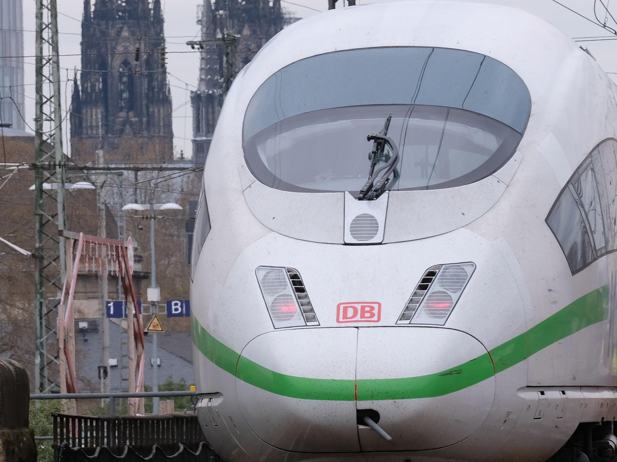 Ein ICE am Kölner Hauptbahnhof (Archivfoto)