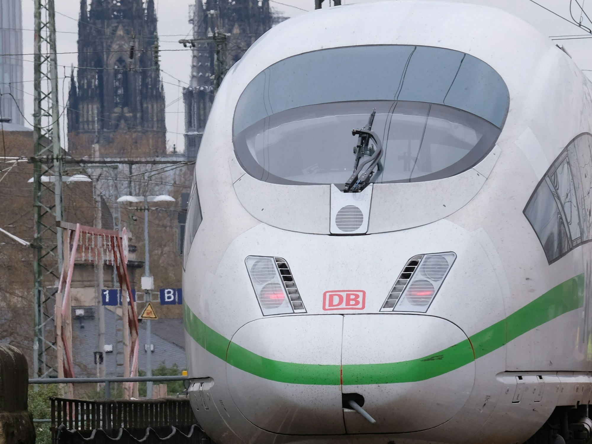 Ein ICE am Kölner Hauptbahnhof (Archivfoto)