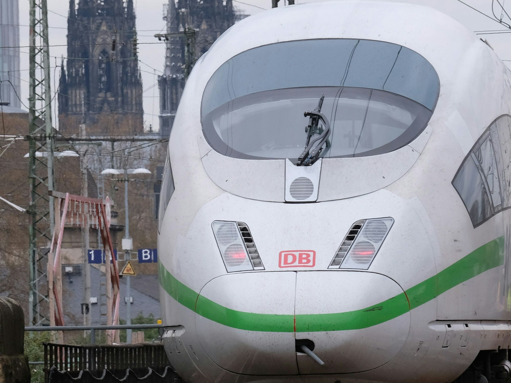 Ein ICE am Kölner Hauptbahnhof (Archivfoto)