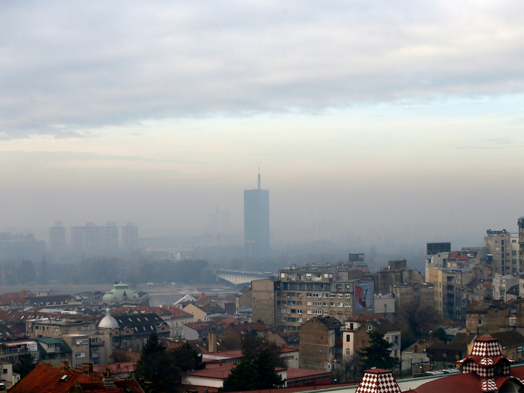 Die serbische Hauptstadt Belgrad ist am 7. Dezember 2018 in Nebel gehüllt.