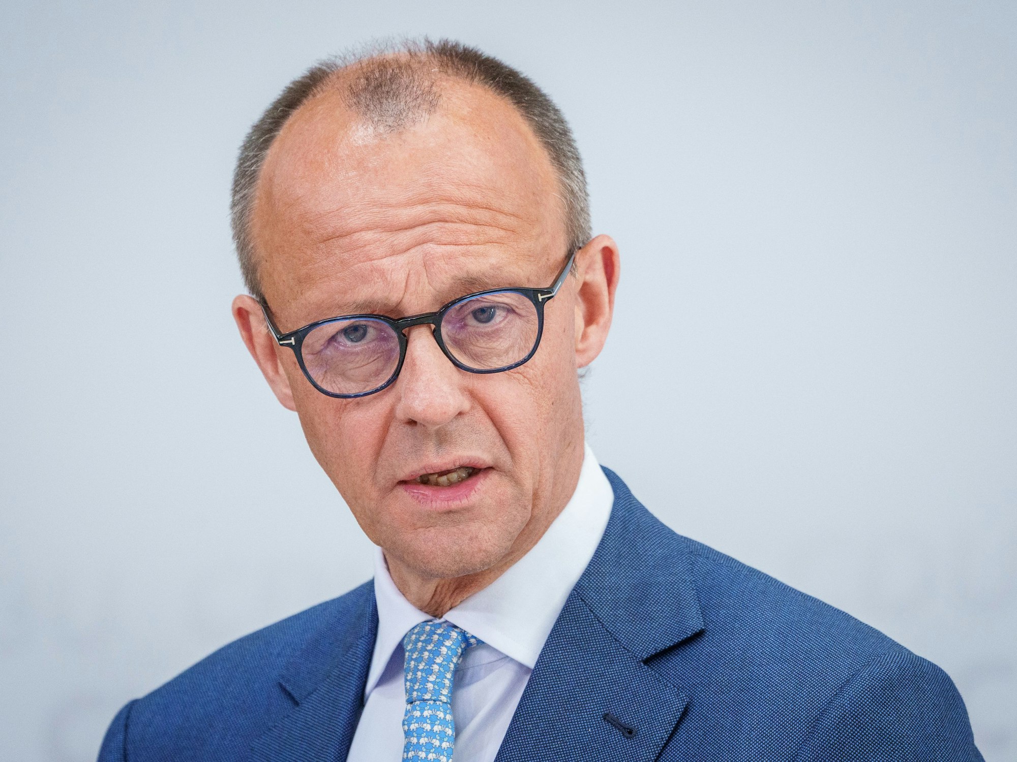 CDU Bundesvorsitzender Friedrich Merz, hier bei einer Pressekonferenz am 16. Mai 2022, zeigt sich empört über Olaf Scholz Aussagen zur Ukraine Besuchen.