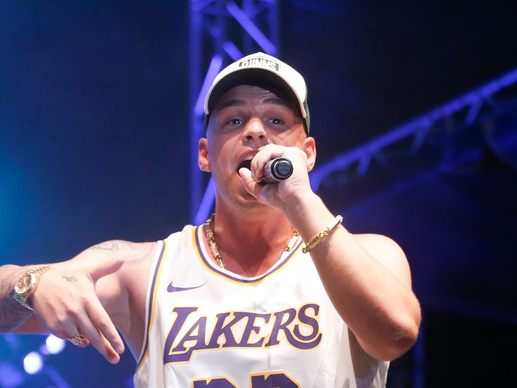 Pietro Lombardi, Sänger, tritt beim Schlager-Olymp Open Air im Freizeit- und Erholungspark Berlin Lübars auf.