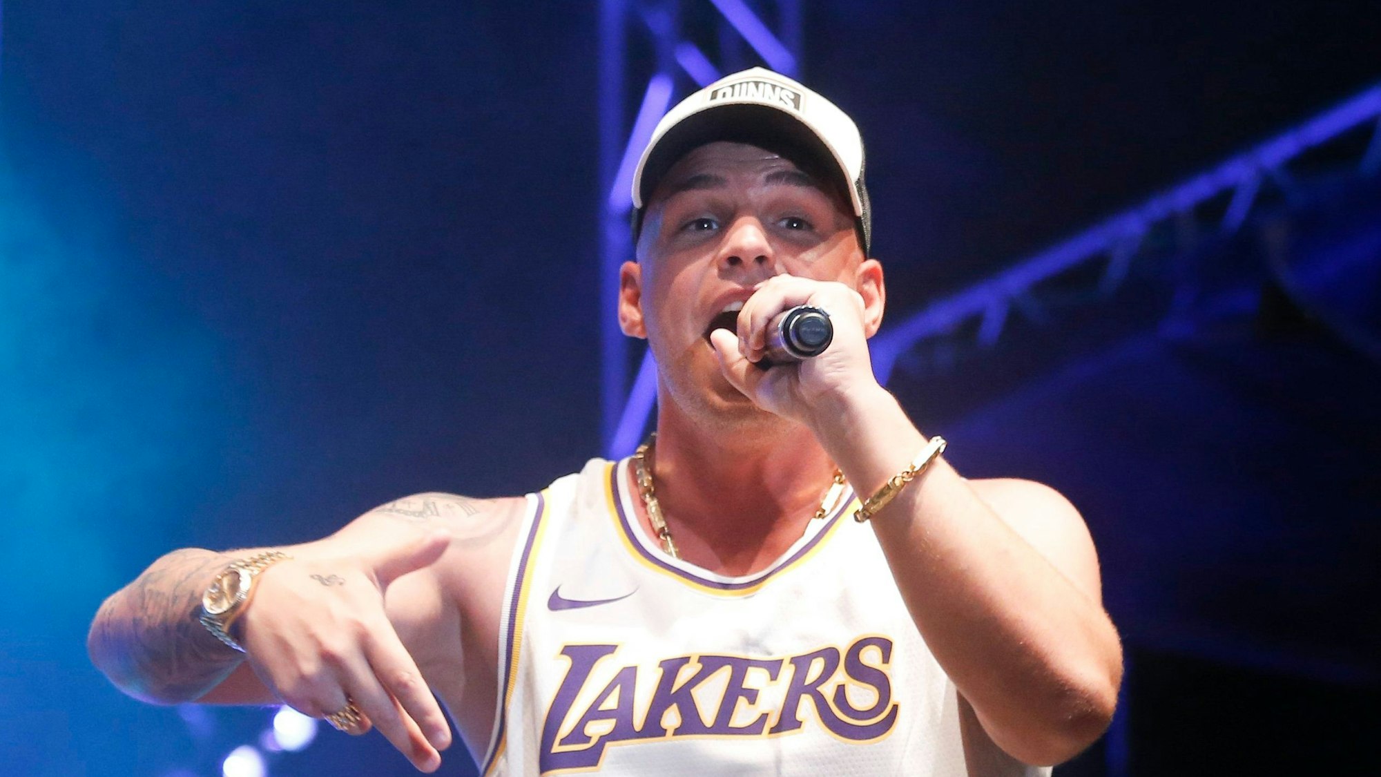 Pietro Lombardi, Sänger, tritt beim Schlager-Olymp Open Air im Freizeit- und Erholungspark Berlin Lübars auf.