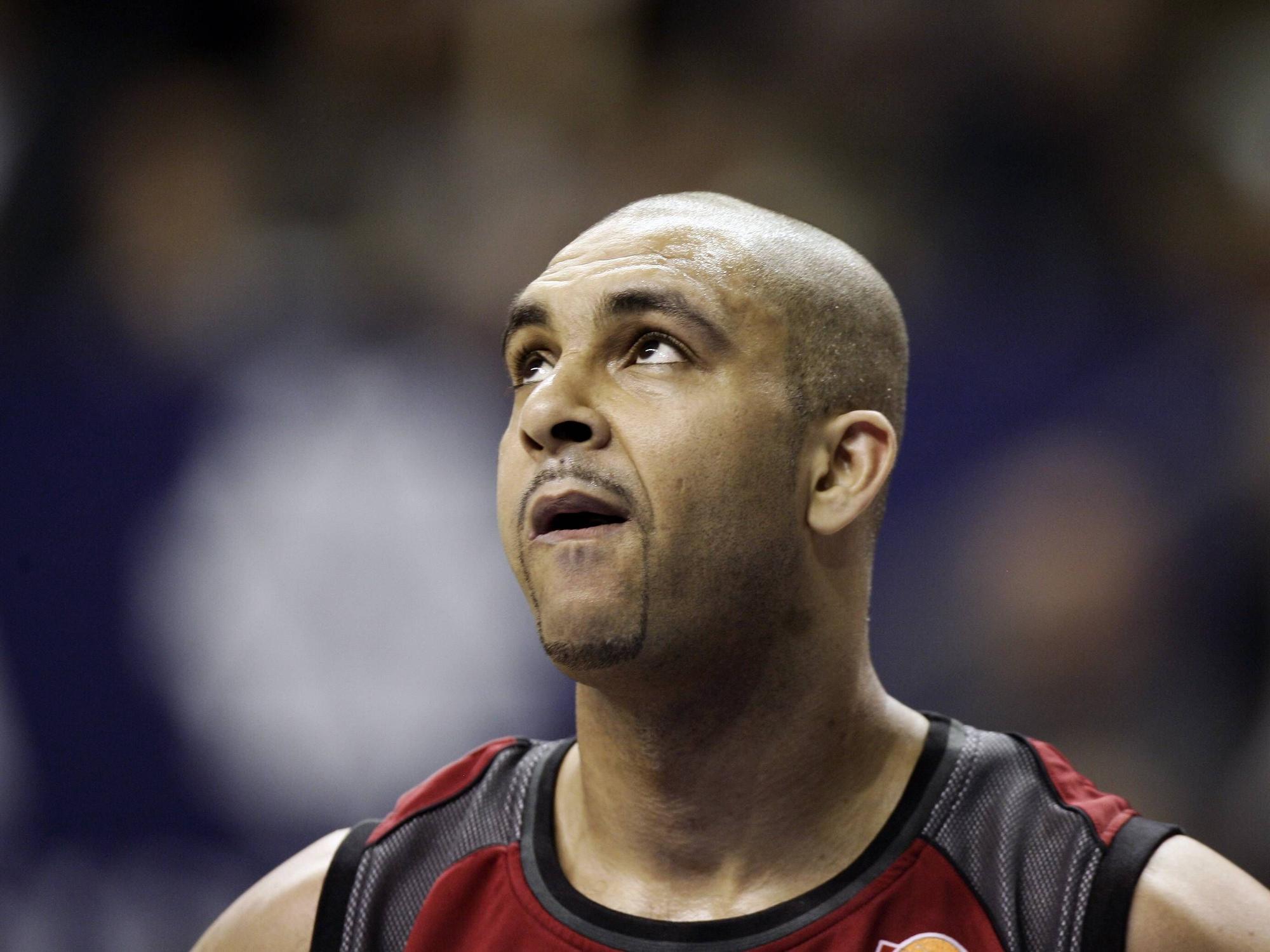 Ademola Okulaja, hier 2008 im Trikot der Brose Baskets Bamberg.