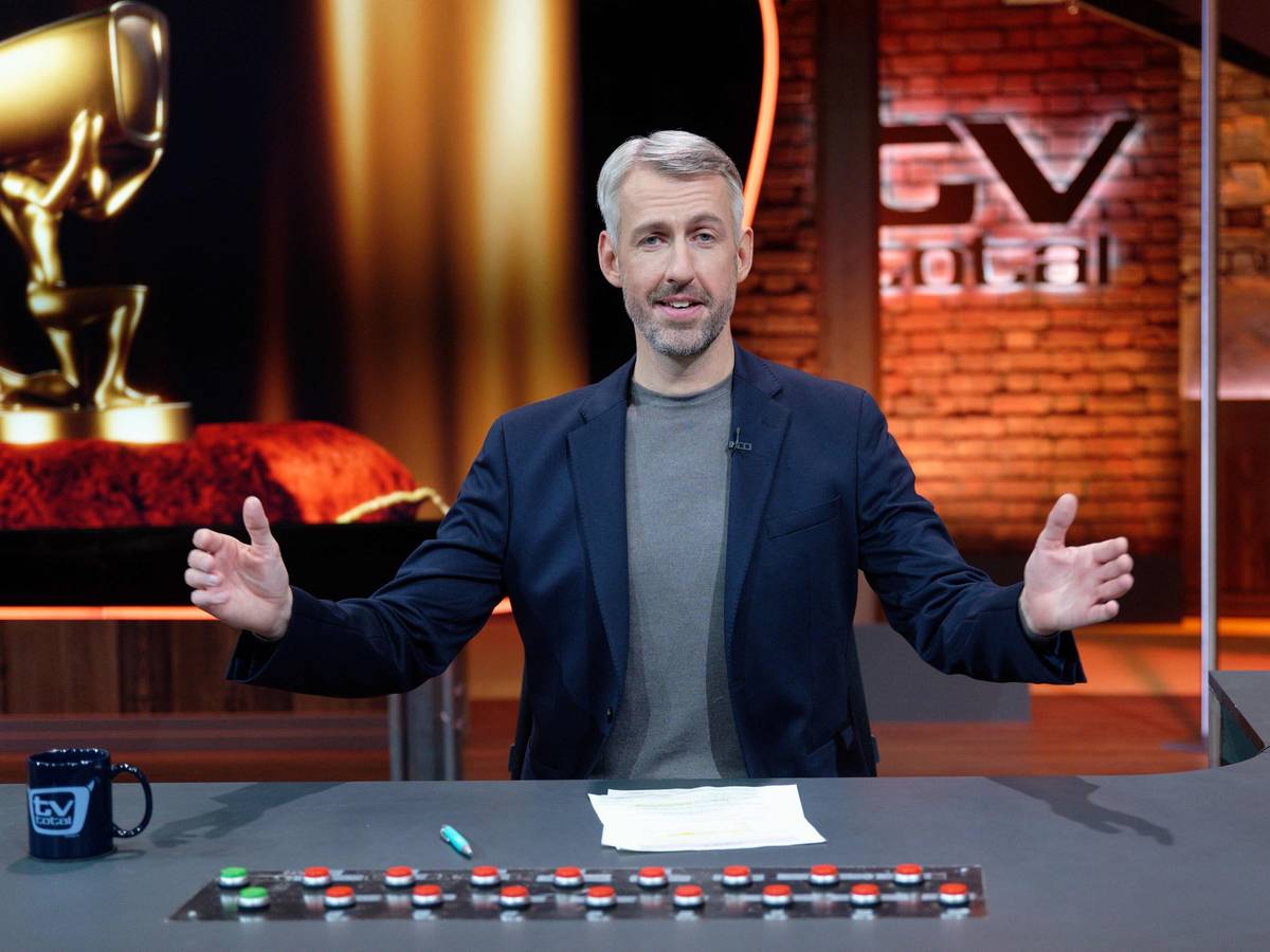 „TV Total“-Moderator Sebastian Pufpaff in Studio von ProSieben.