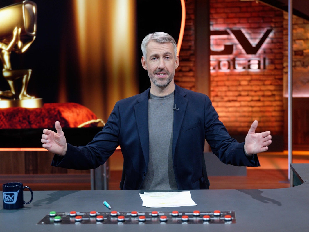 „TV Total“-Moderator Sebastian Pufpaff in Studio von ProSieben.