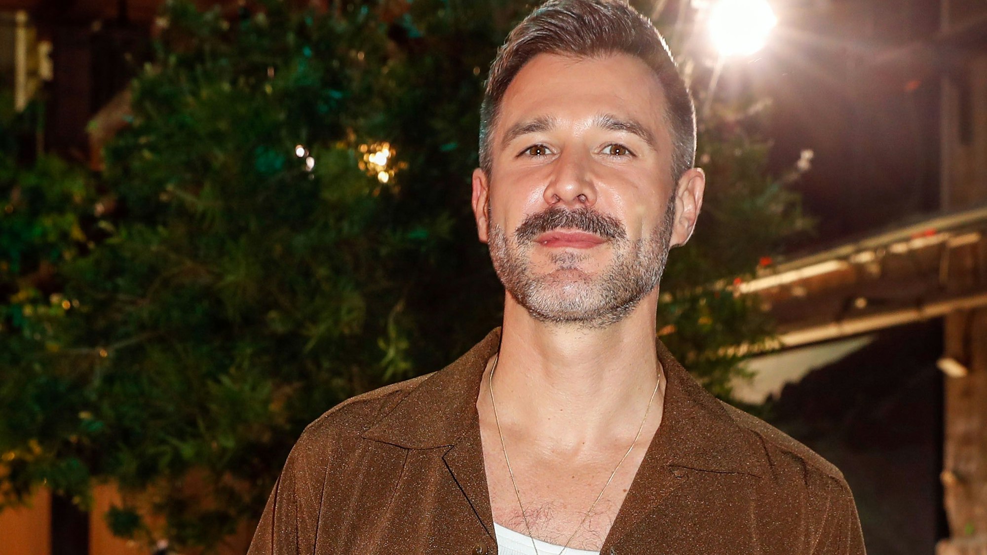 Jochen Schropp, TV-Moderator, war am 15.03.2022 im Kraftwerk Berlin bei der Show der Designerin Perbandt auf der Berliner Modewoche.