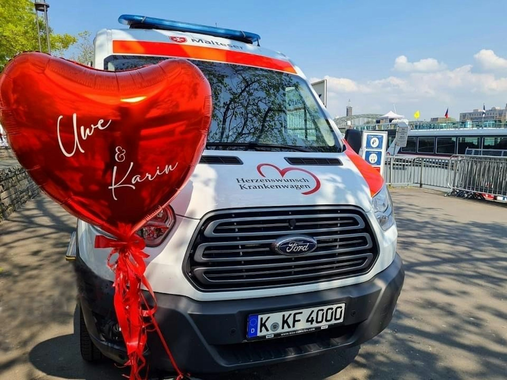 Liegendwagen der Malteser in Köln