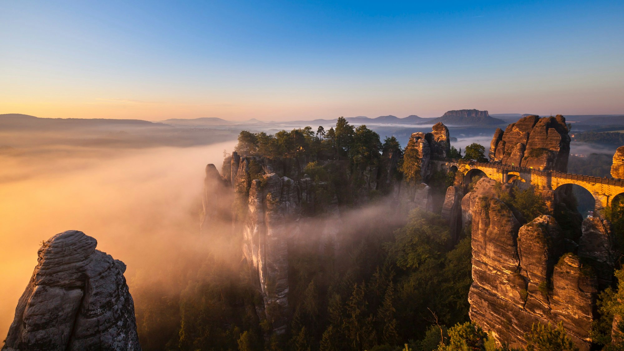 Das Elbsandsteingebirge ist eins der schönsten Ausflugsziele in Sachsen.