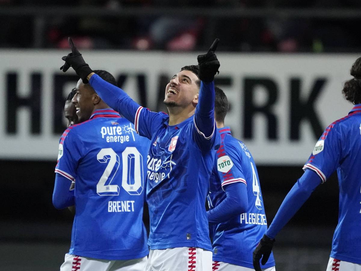 FC-Leihgabe Dimitrios Limnios bejubelt seinen Siegtreffer zum 2:0 im Ligaspiel zwischen NEC Nijmegen und Twente Enschede am 9. April 2022.
