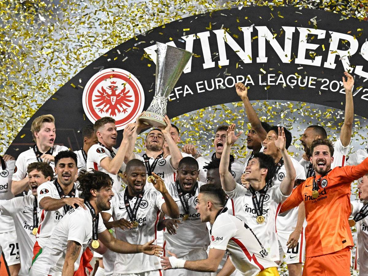 Eintracht Frankfurt feiert den Gewinn der Europa League in Sevilla.