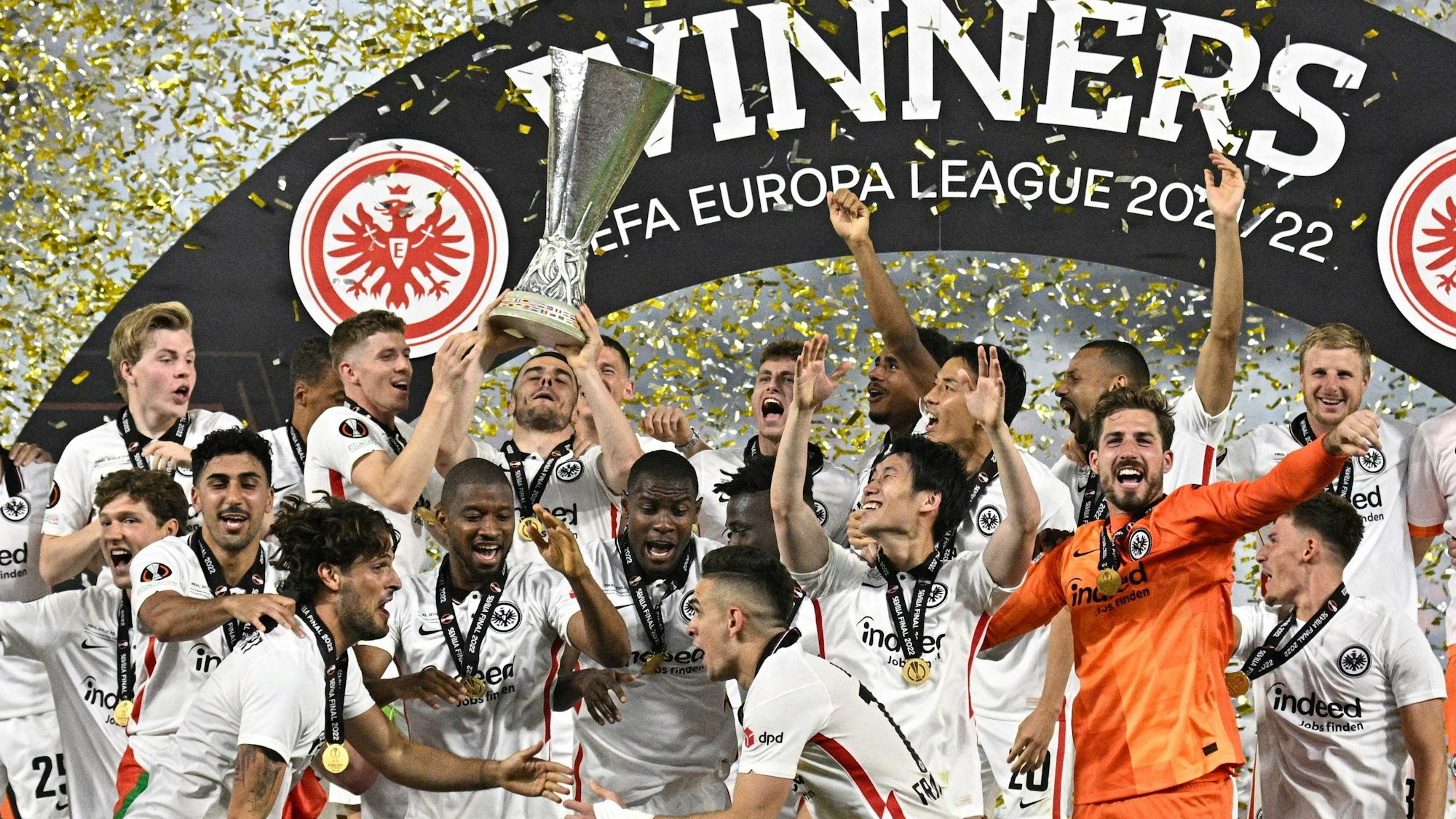 Eintracht Frankfurt feiert den Gewinn der Europa League in Sevilla.