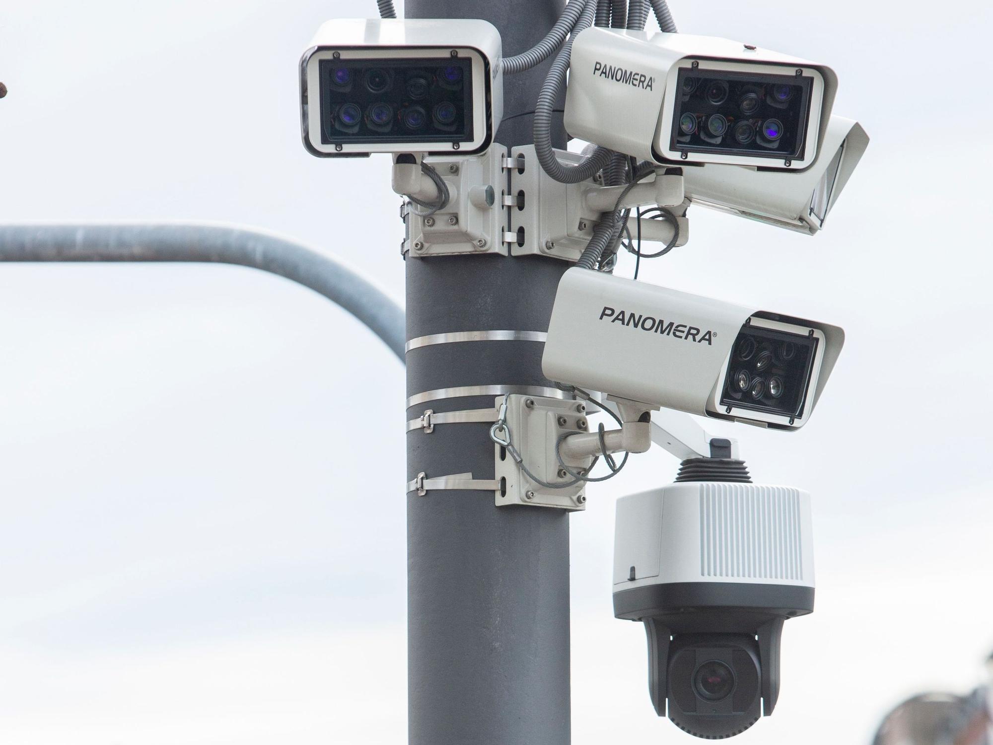 Kameras der Videoüberwachung am Wiener Platz in Köln-Mülheim