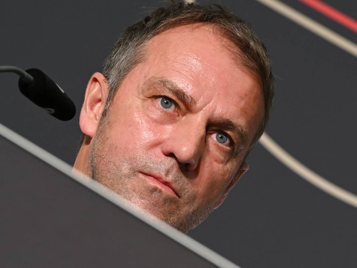 Bundestrainer Hansi Flick spricht während der DFB-Pressekonferenz im Mannschaftshotel.