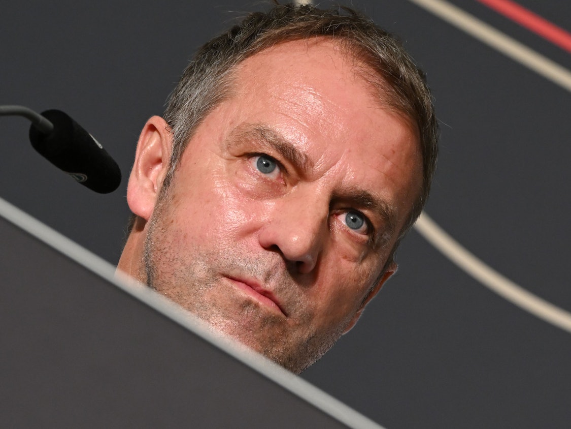 Bundestrainer Hansi Flick spricht während der DFB-Pressekonferenz im Mannschaftshotel.