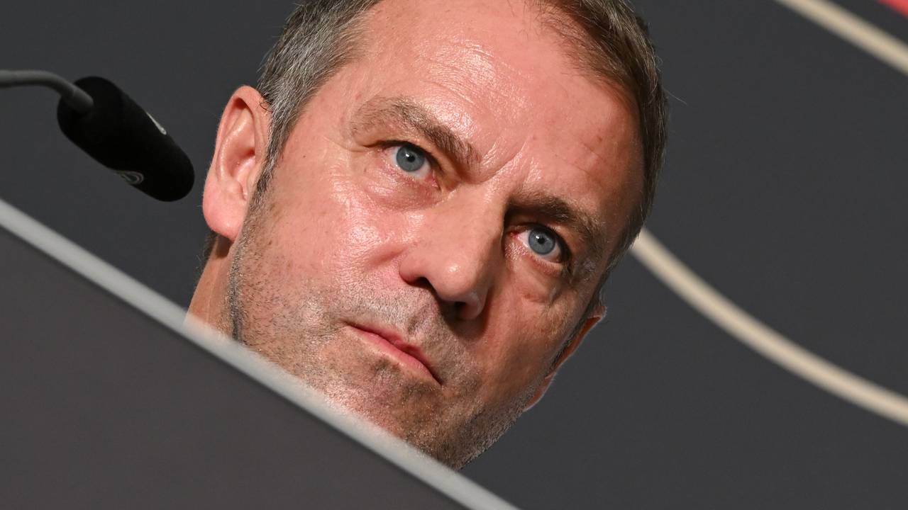 Bundestrainer Hansi Flick spricht während der DFB-Pressekonferenz im Mannschaftshotel.