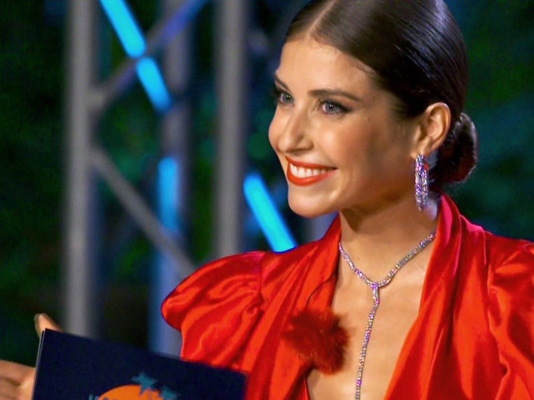 Cathy Hummels, hier bei der Moderation von „Kampf der Realitystars“ 2022, zeigt sich gern verführerisch auf Instagram. Ist nun eine fiese Photoshop-Panne aufgeflogen?