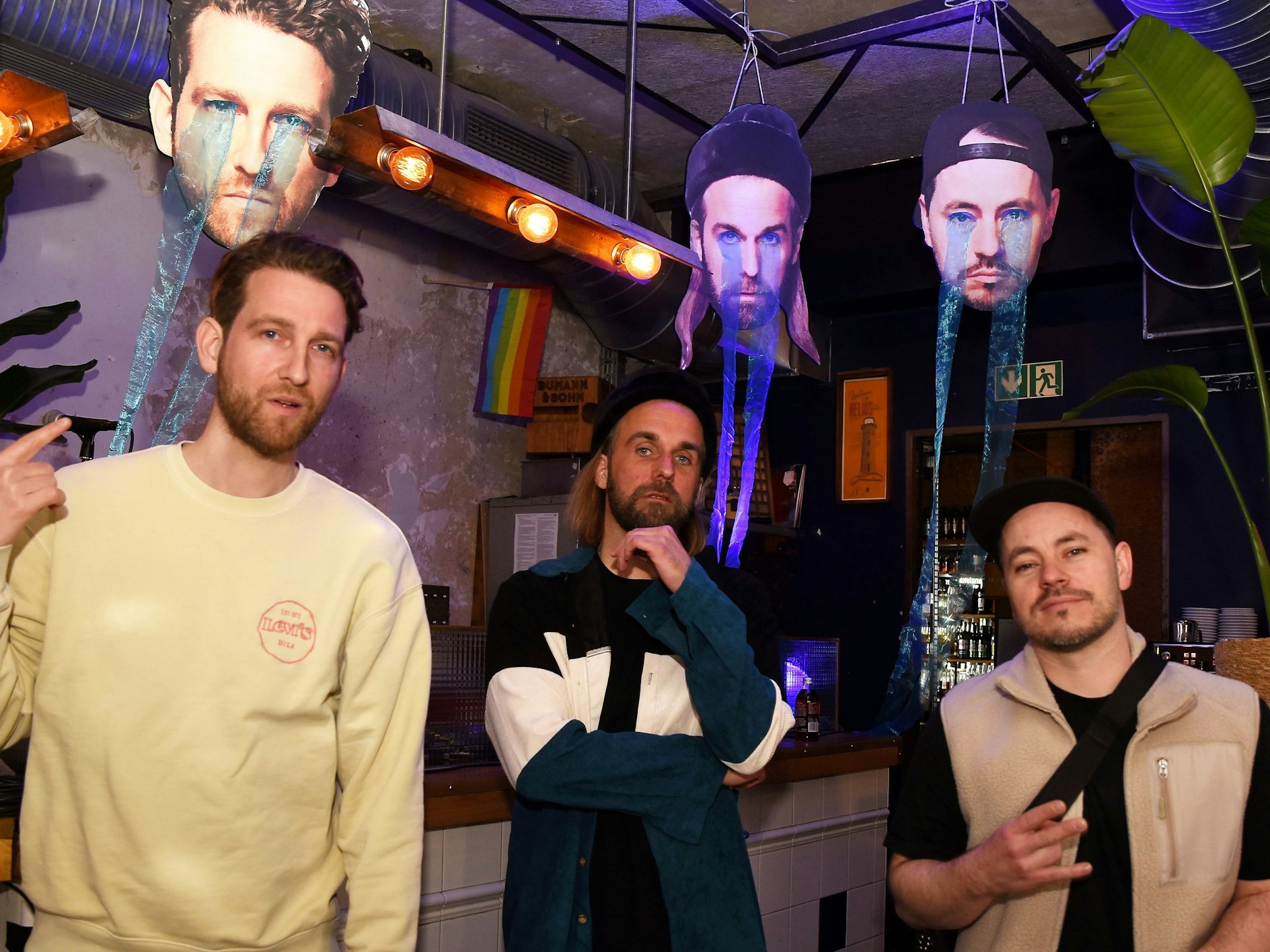 Die drei Mitglieder der Band OK Kid gucken ernst in die Kamera.